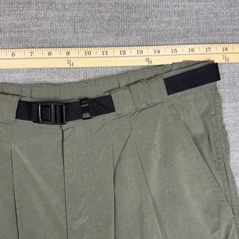 The North Face Mens Olive Green Belted Nylon Hiking Shorts Medium Pleated Retro
